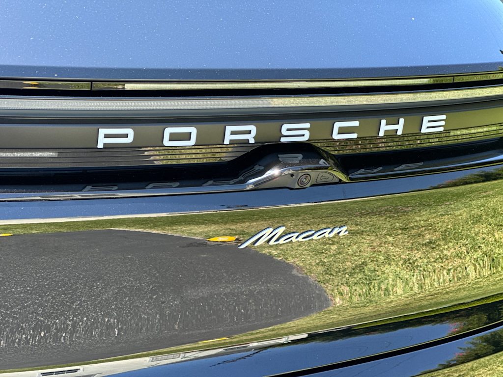 Thumbnail: 2026 Porsche Macan - 33