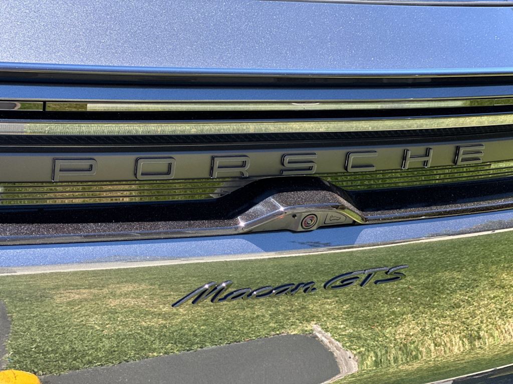 Thumbnail: 2026 Porsche Macan - 32