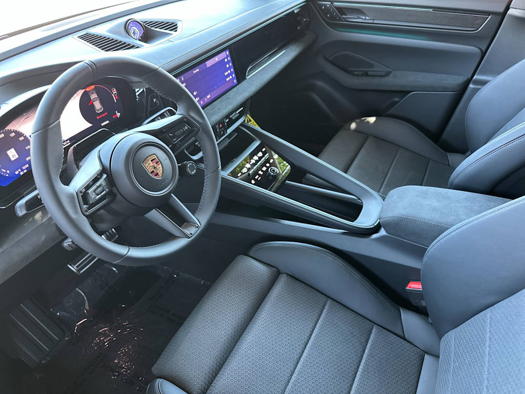 Thumbnail: 2026 Porsche Macan - 8