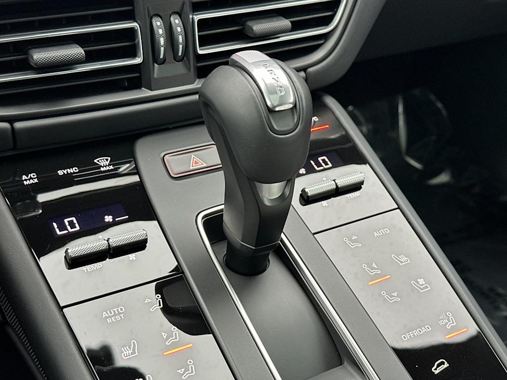 Thumbnail: 2025 Porsche Macan - 26