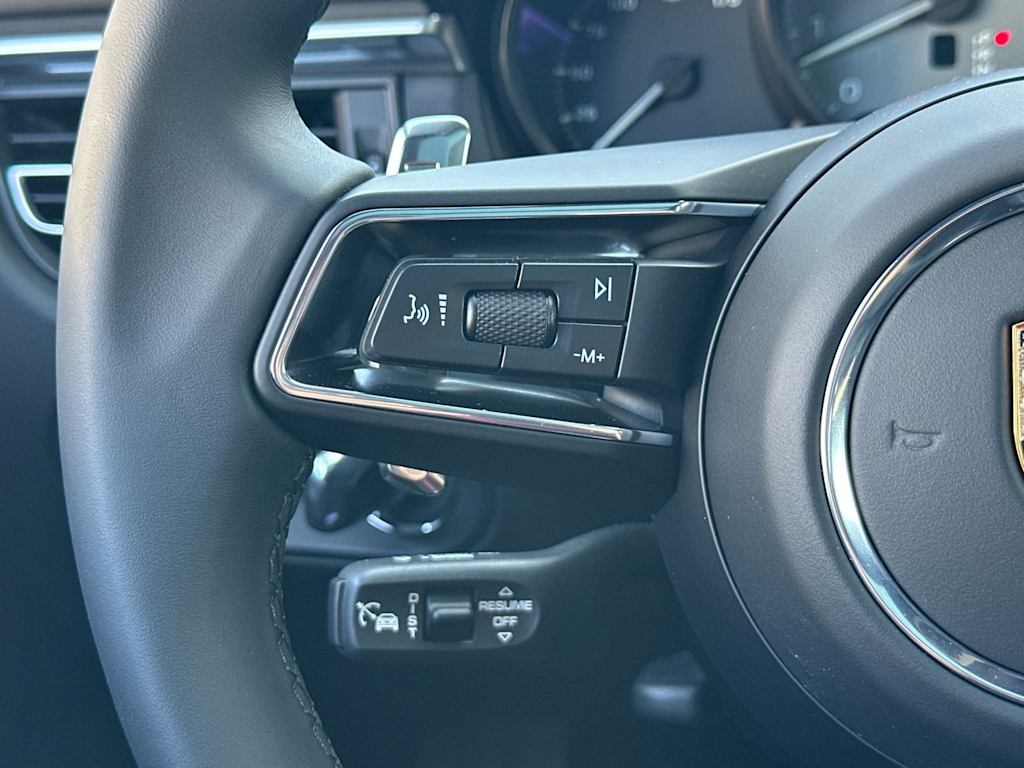 Thumbnail: 2026 Porsche Macan - 31