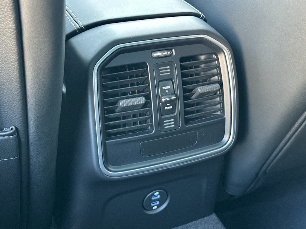 Thumbnail: 2026 Porsche Macan - 24