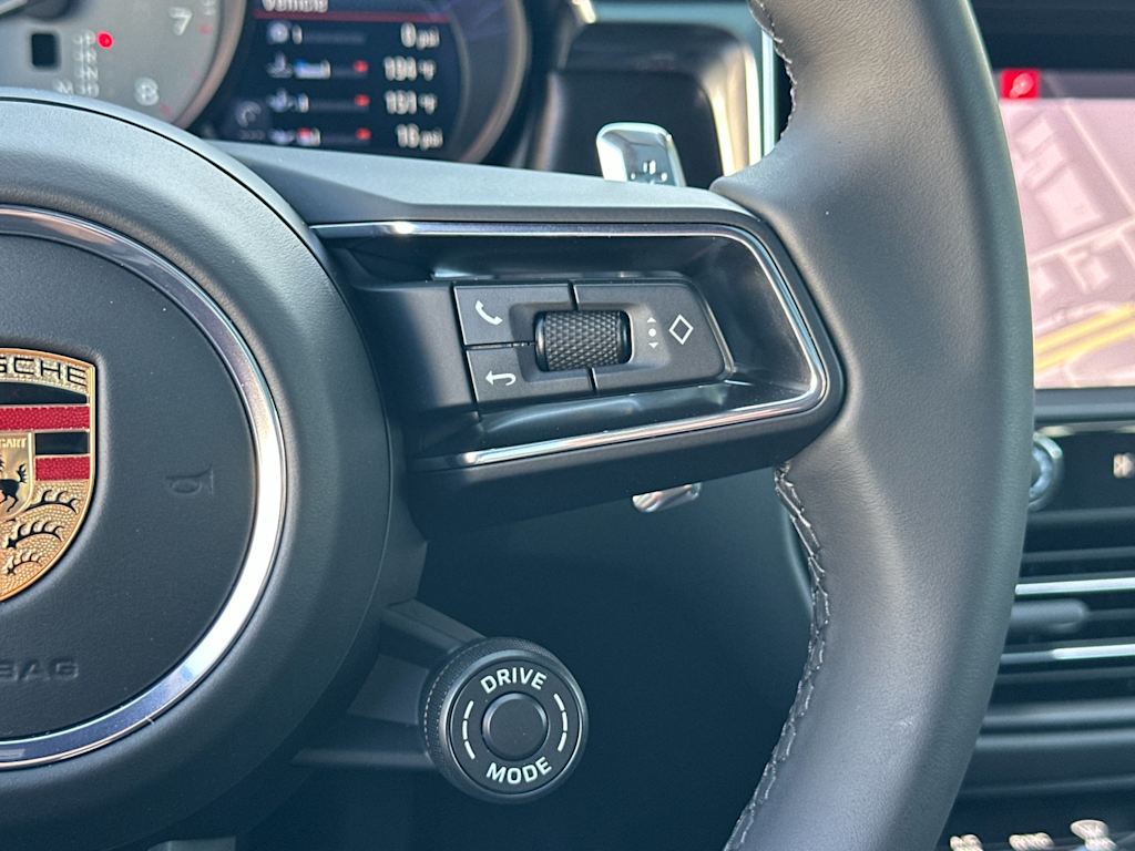 Thumbnail: 2026 Porsche Macan - 32