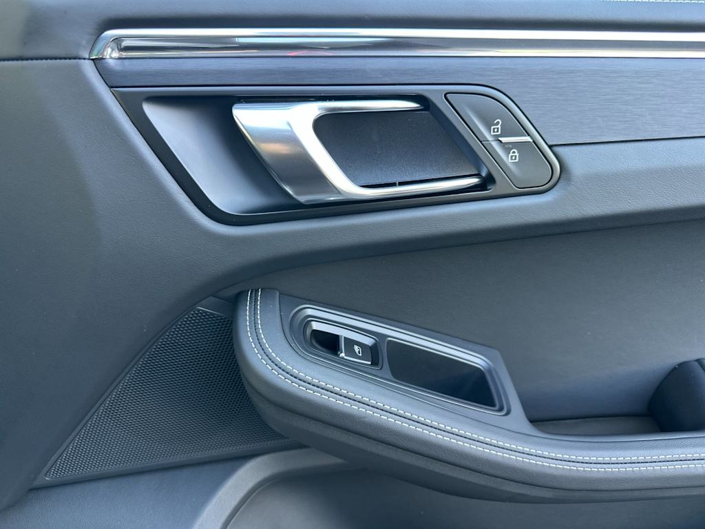 Thumbnail: 2026 Porsche Macan - 26