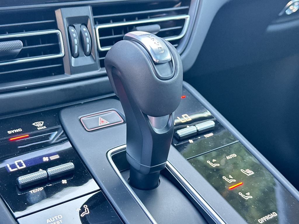 Thumbnail: 2026 Porsche Macan - 30