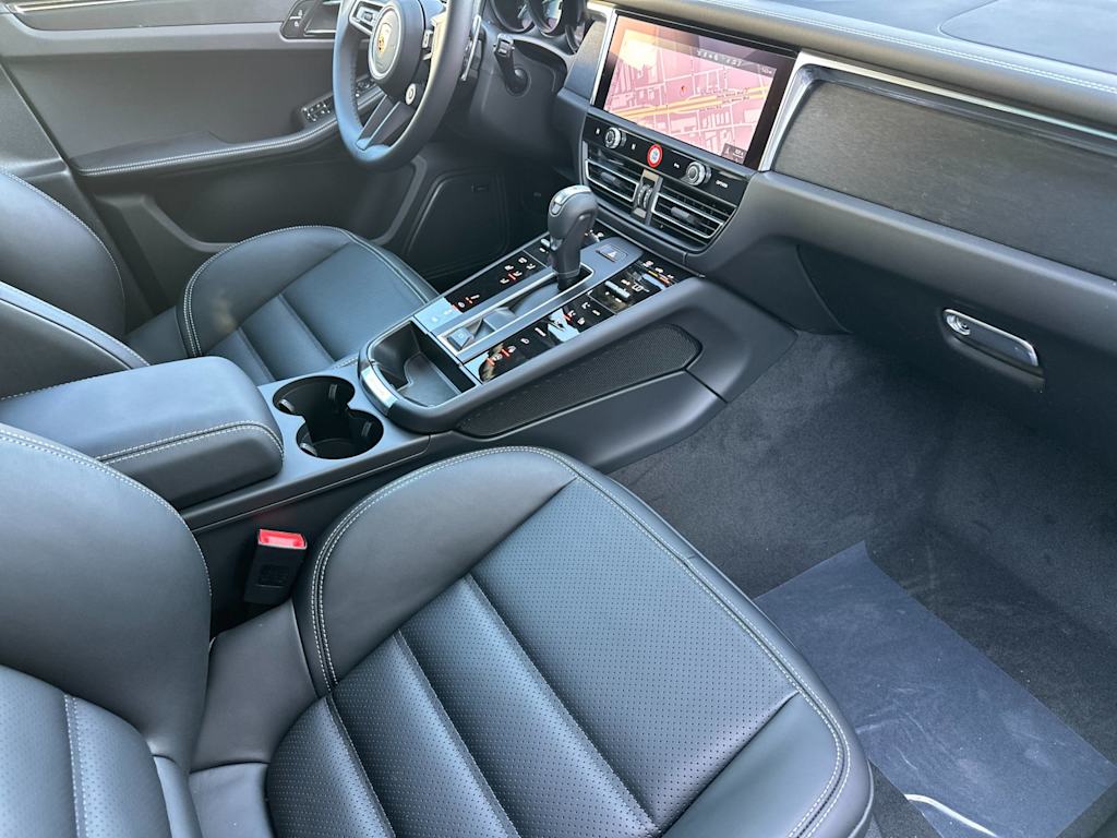 Thumbnail: 2026 Porsche Macan - 13