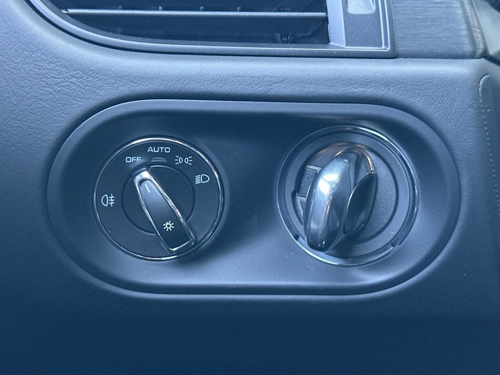 Thumbnail: 2026 Porsche Macan - 33