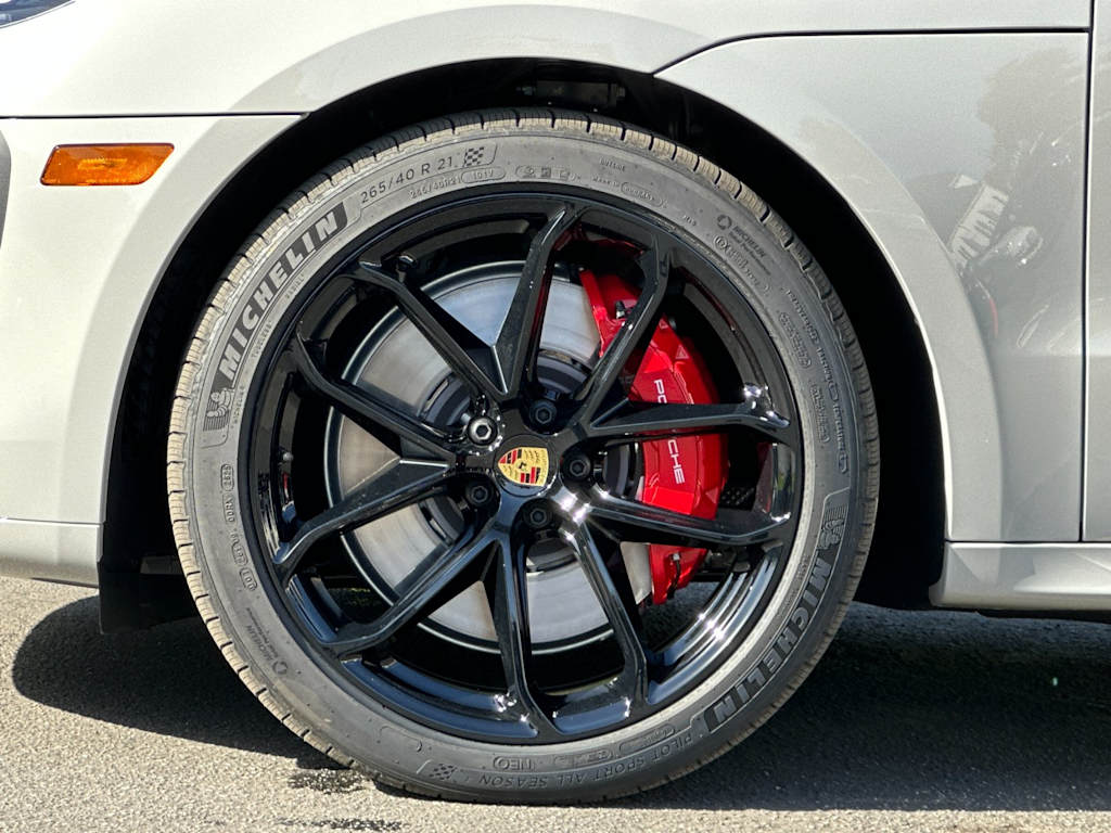 Thumbnail: 2026 Porsche Macan - 8