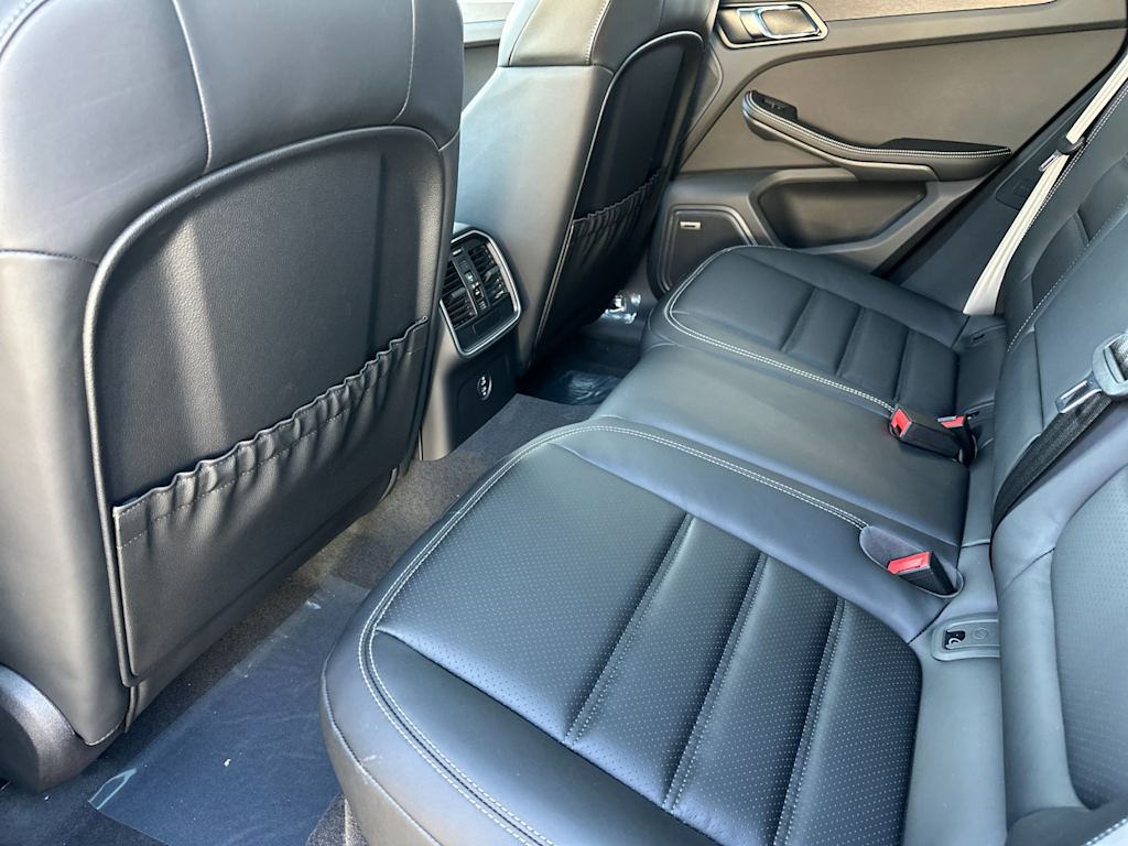 Thumbnail: 2026 Porsche Macan - 12