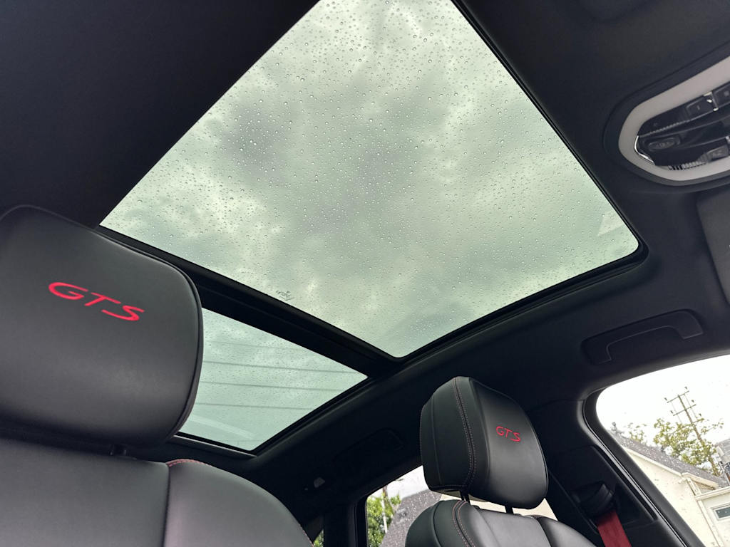 Thumbnail: 2025 Porsche Macan - 25