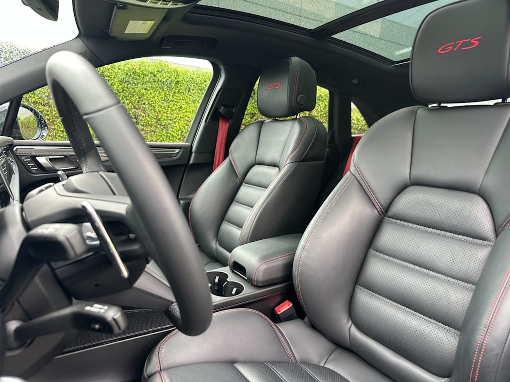 Thumbnail: 2025 Porsche Macan - 8