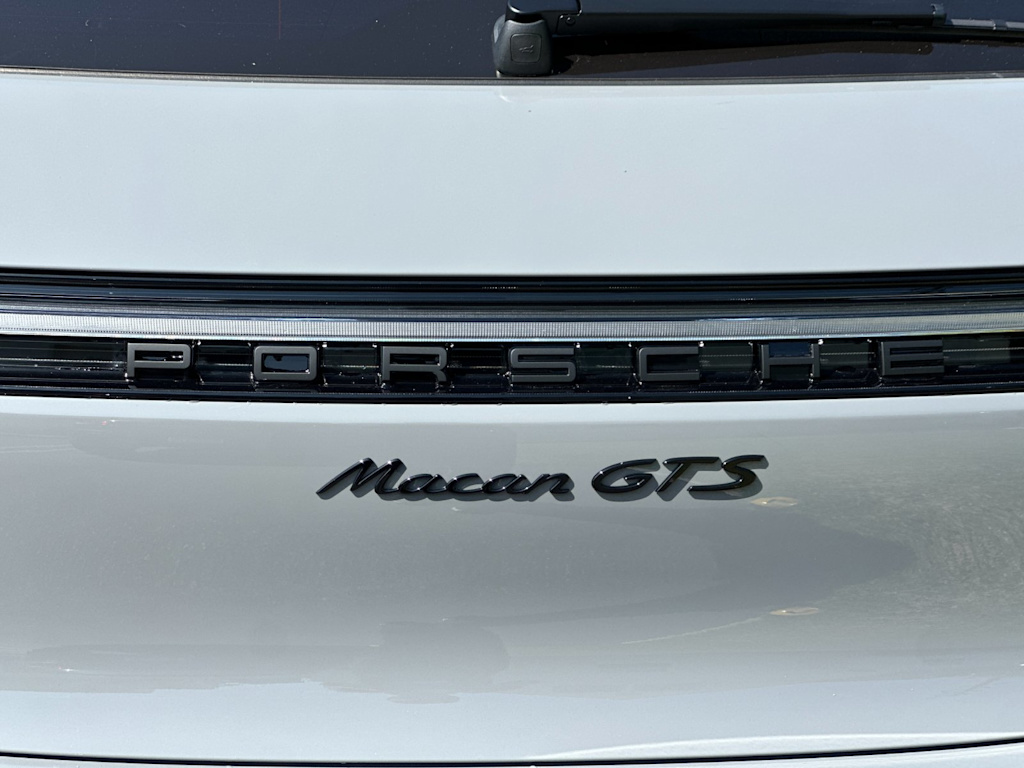 Thumbnail: 2026 Porsche Macan - 33