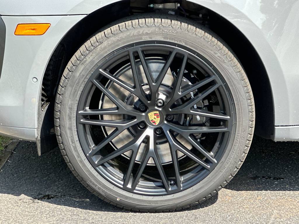 Thumbnail: 2026 Porsche Macan - 7