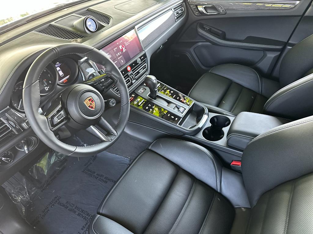 Thumbnail: 2026 Porsche Macan - 9