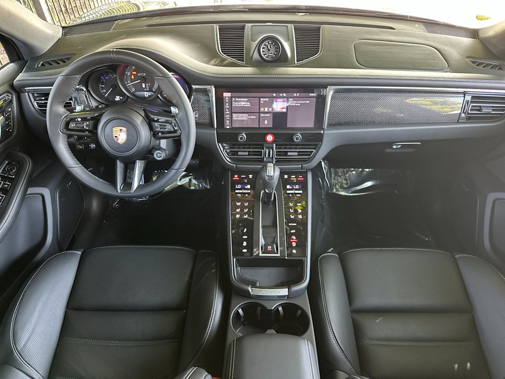 Thumbnail: 2026 Porsche Macan - 2