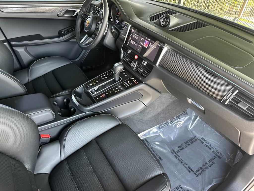 Thumbnail: 2026 Porsche Macan - 12