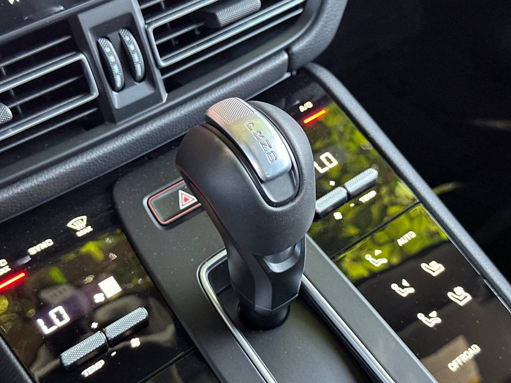 Thumbnail: 2026 Porsche Macan - 29