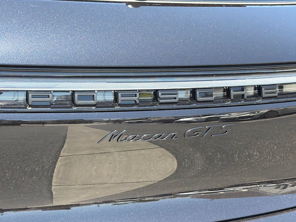 Thumbnail: 2026 Porsche Macan - 7