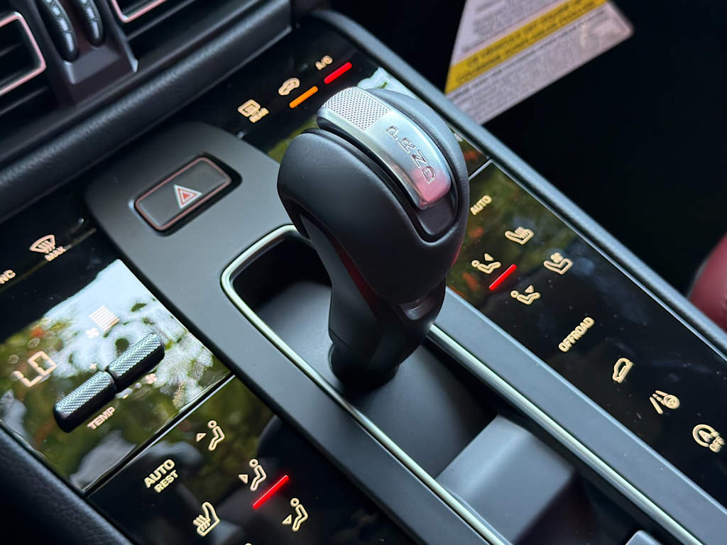 Thumbnail: 2026 Porsche Macan - 28