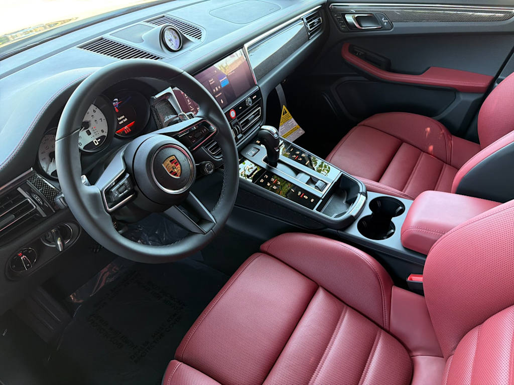 Thumbnail: 2026 Porsche Macan - 2