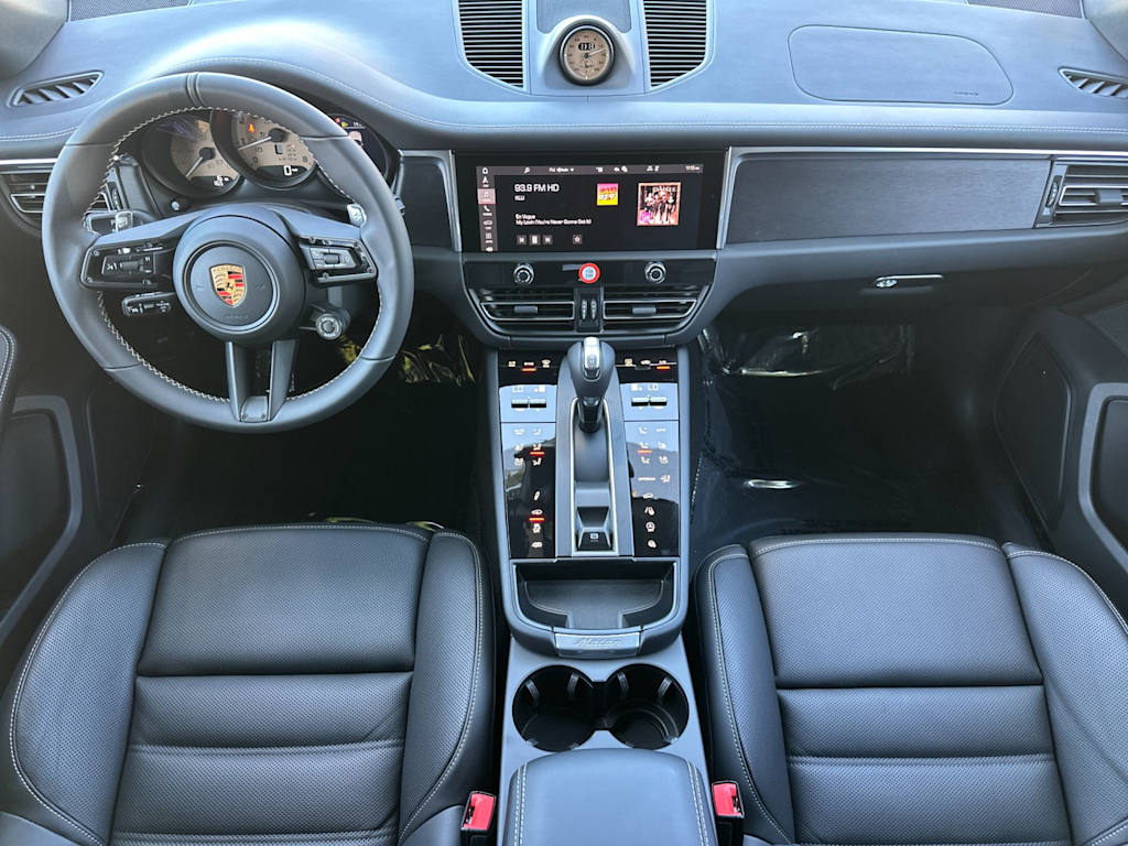 Thumbnail: 2026 Porsche Macan - 2