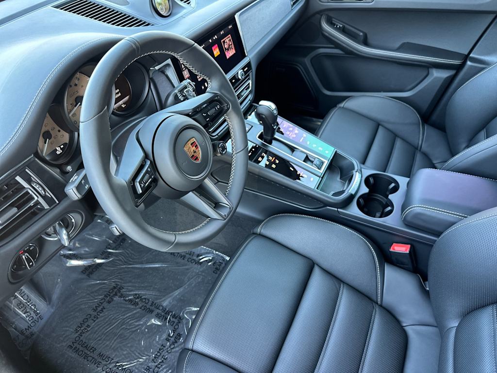 Thumbnail: 2026 Porsche Macan - 9