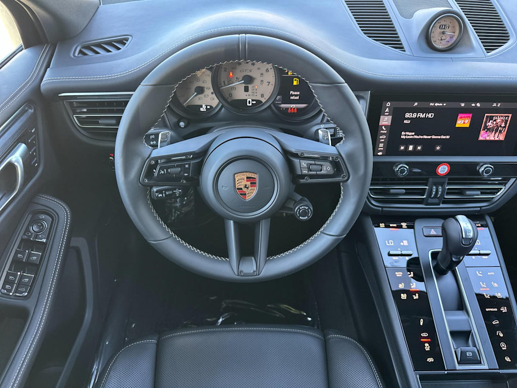 Thumbnail: 2026 Porsche Macan - 8