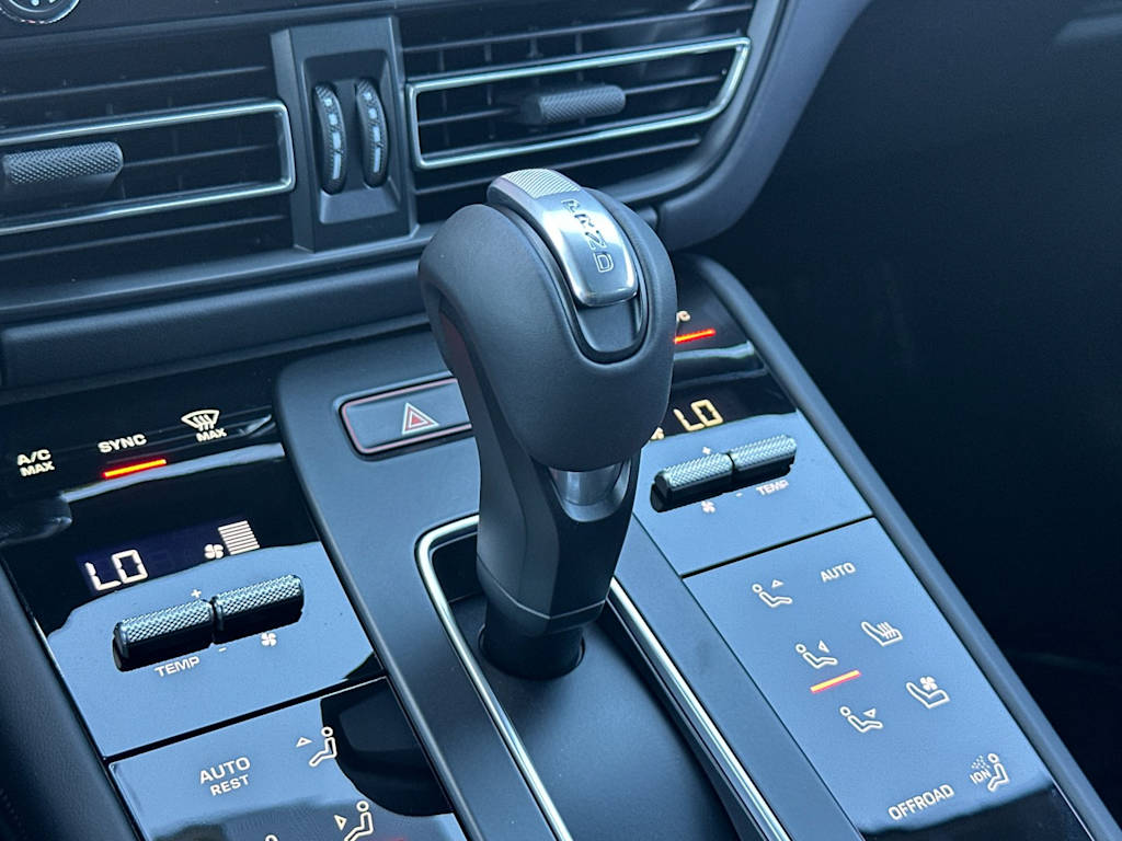 Thumbnail: 2026 Porsche Macan - 28