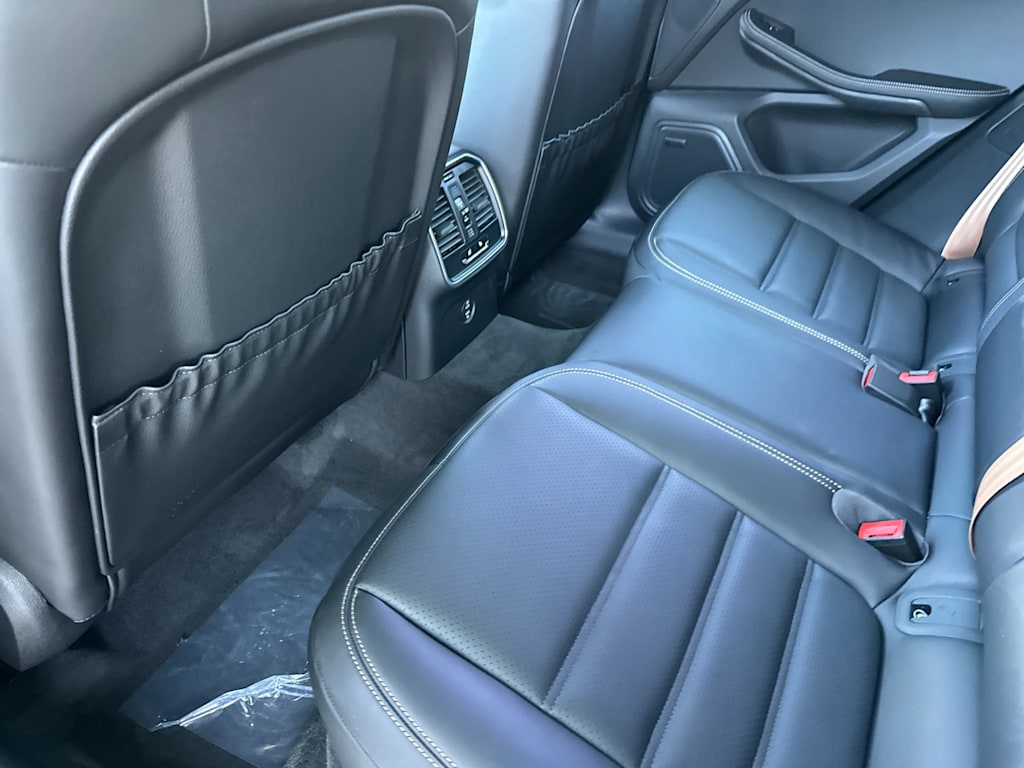Thumbnail: 2026 Porsche Macan - 11