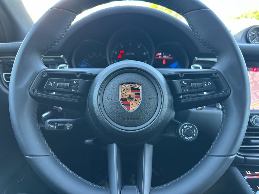 Thumbnail: 2026 Porsche Macan - 14