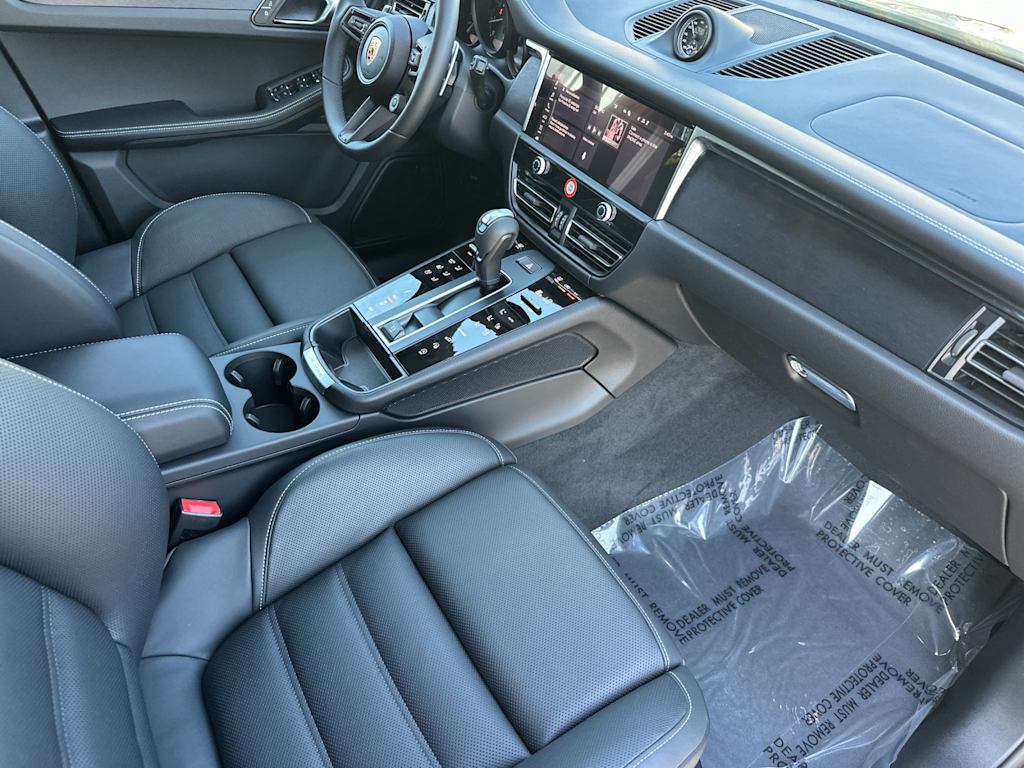 Thumbnail: 2026 Porsche Macan - 13