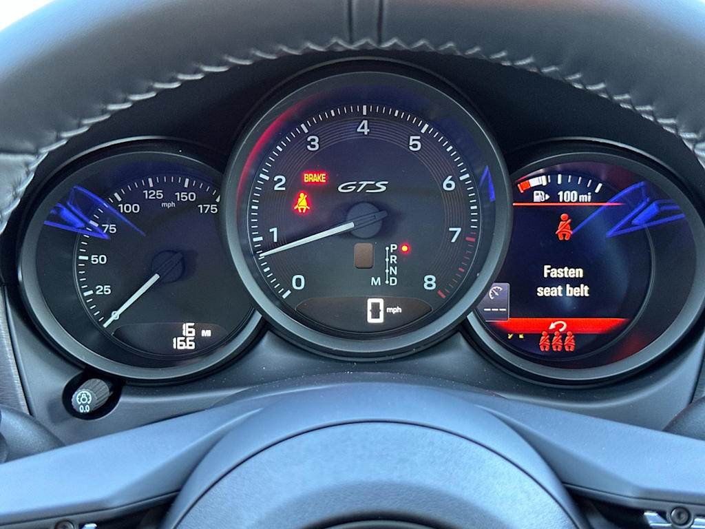 Thumbnail: 2026 Porsche Macan - 17