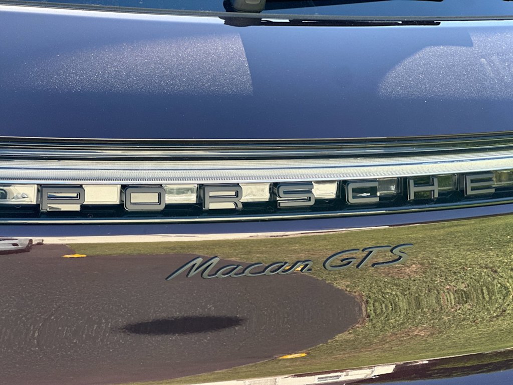 Thumbnail: 2026 Porsche Macan - 32