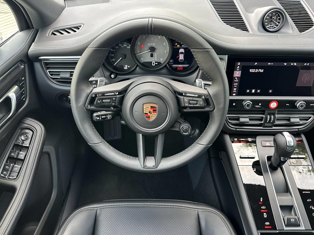 Thumbnail: 2026 Porsche Macan - 12