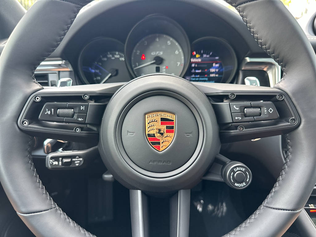 Thumbnail: 2026 Porsche Macan - 30