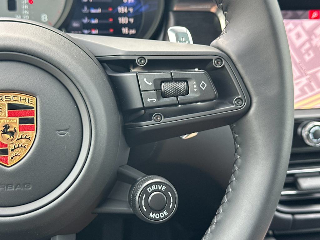 Thumbnail: 2026 Porsche Macan - 32