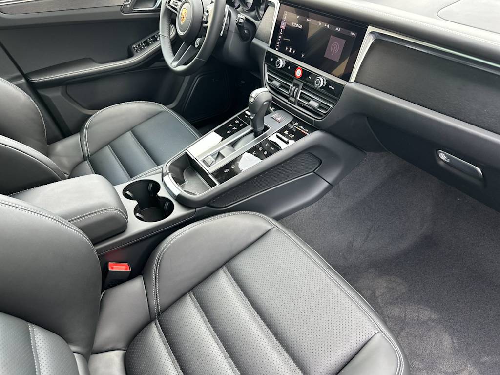 Thumbnail: 2026 Porsche Macan - 13