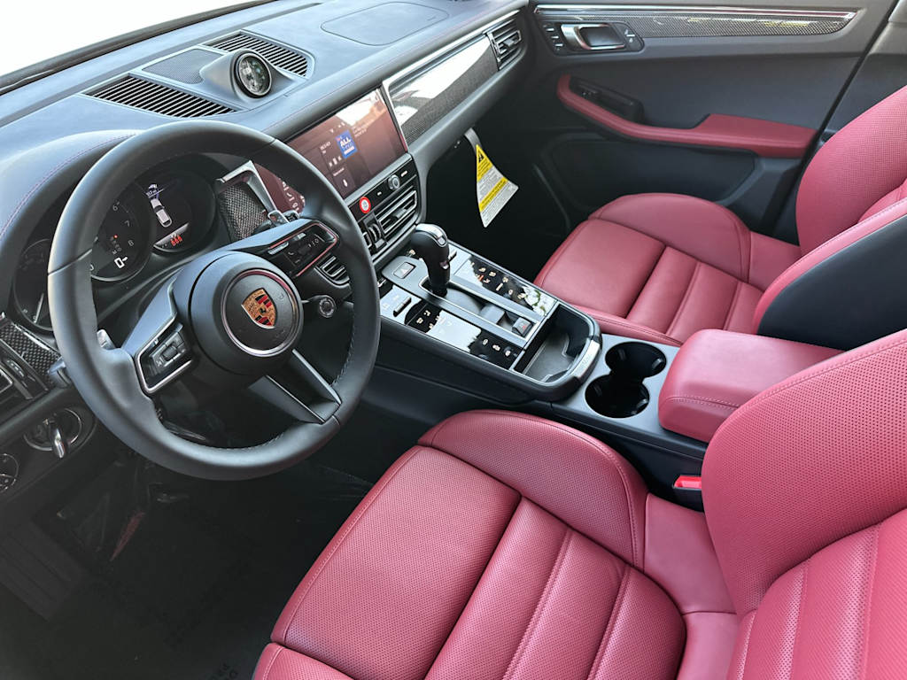 Thumbnail: 2026 Porsche Macan - 2