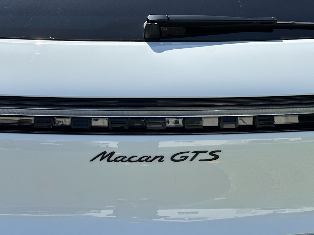 Thumbnail: 2026 Porsche Macan - 33