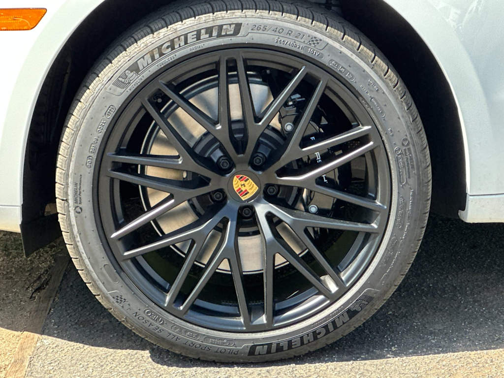 Thumbnail: 2026 Porsche Macan - 8
