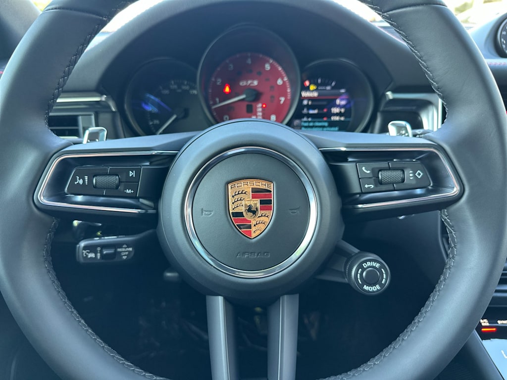 Thumbnail: 2026 Porsche Macan - 30
