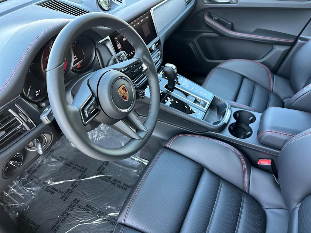 Thumbnail: 2026 Porsche Macan - 10