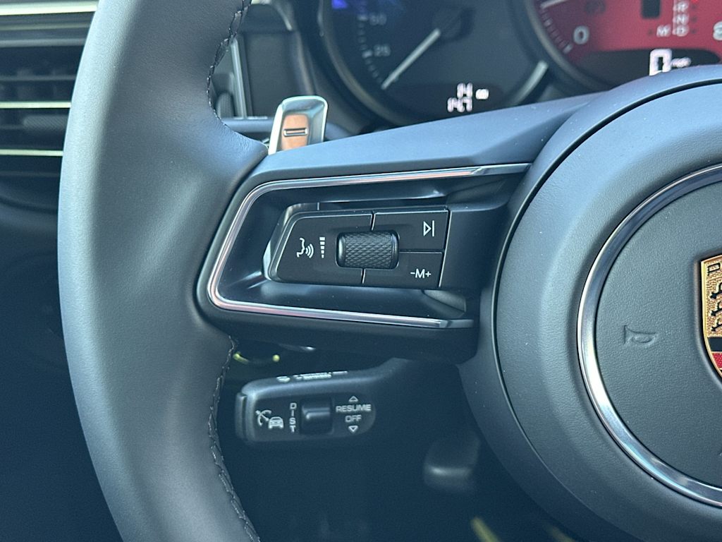 Thumbnail: 2026 Porsche Macan - 31