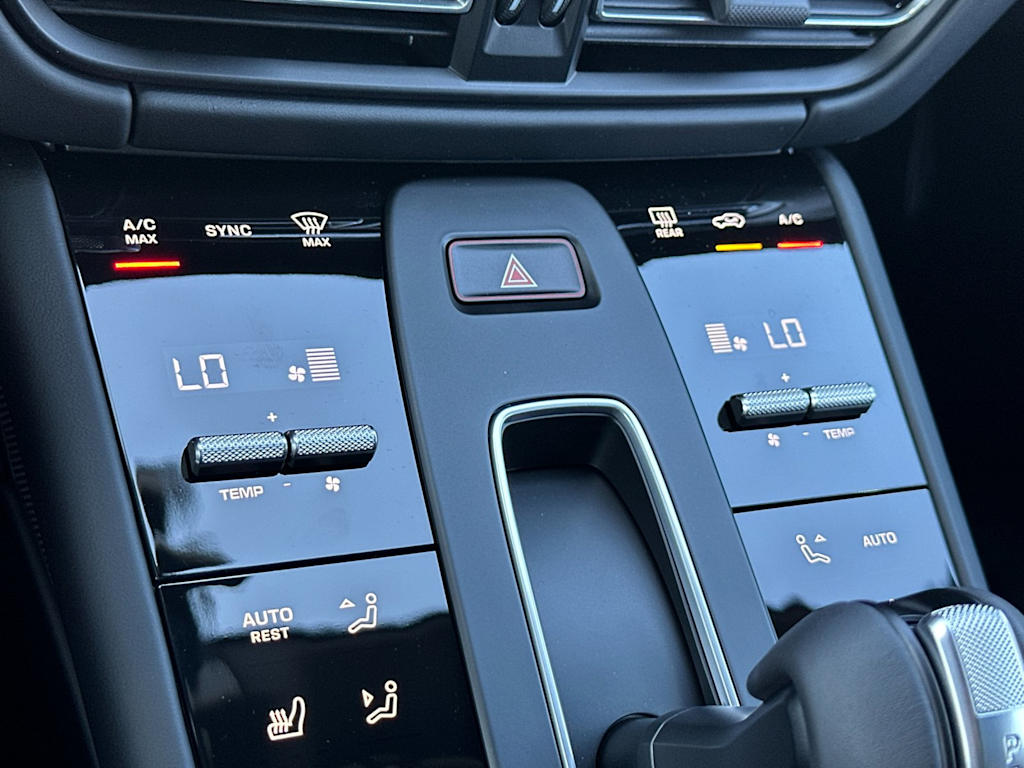 Thumbnail: 2026 Porsche Macan - 15