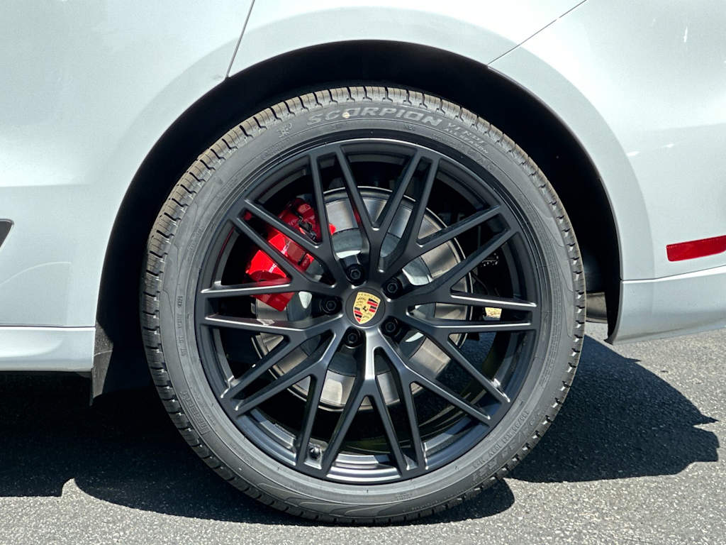 Thumbnail: 2026 Porsche Macan - 8