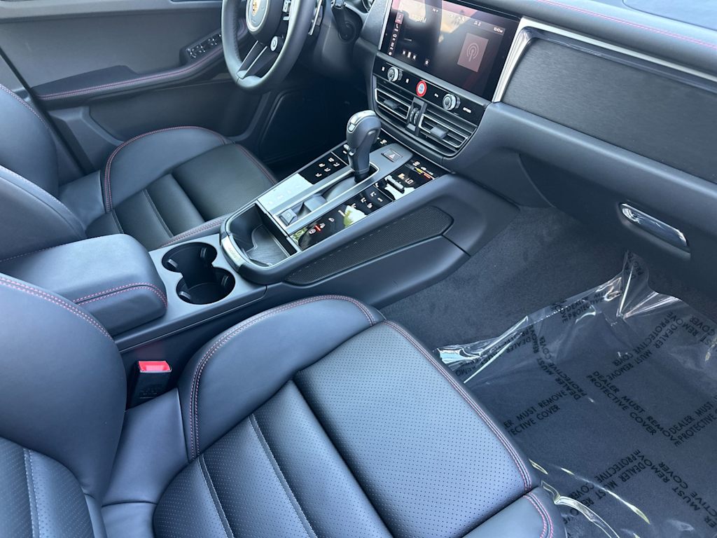 Thumbnail: 2026 Porsche Macan - 13