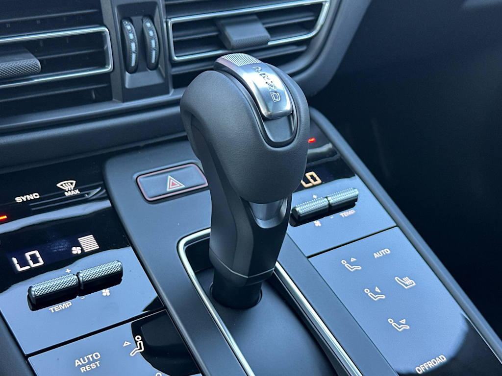 Thumbnail: 2026 Porsche Macan - 29