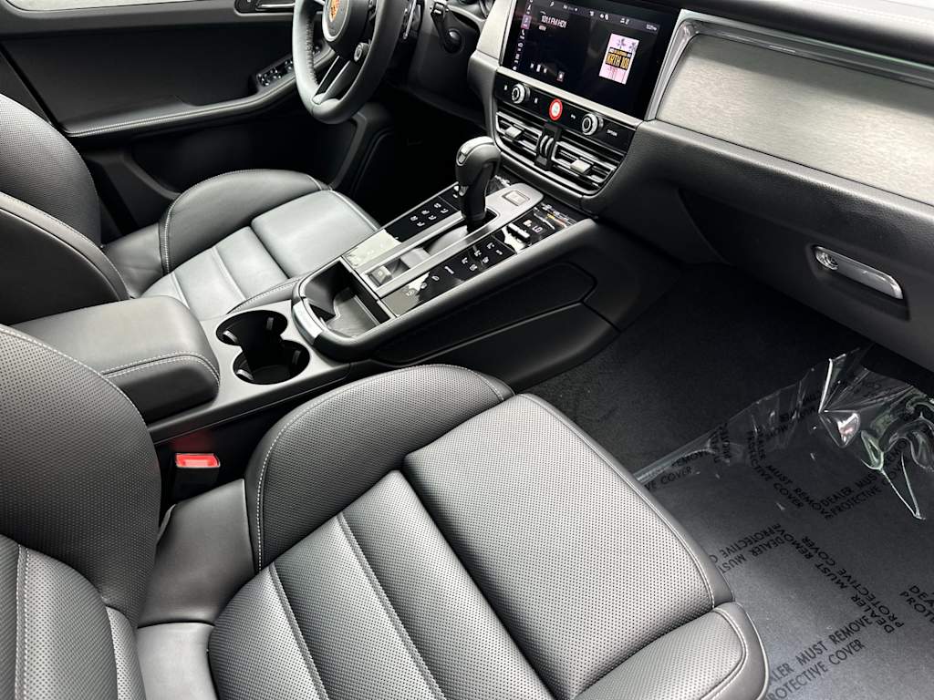 Thumbnail: 2026 Porsche Macan - 12