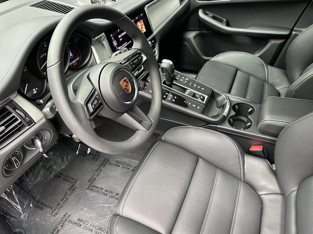 Thumbnail: 2026 Porsche Macan - 9