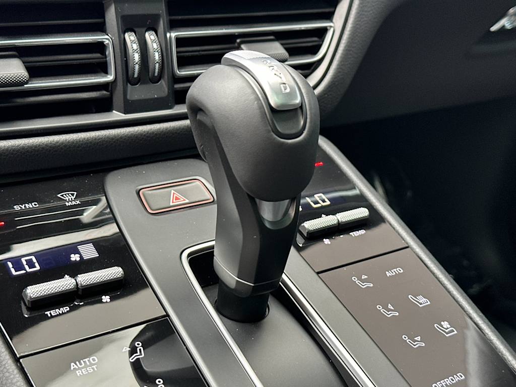 Thumbnail: 2026 Porsche Macan - 30